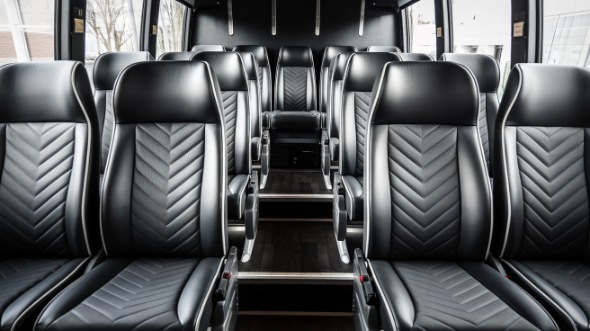 28 passenger minibus rental cincinnati